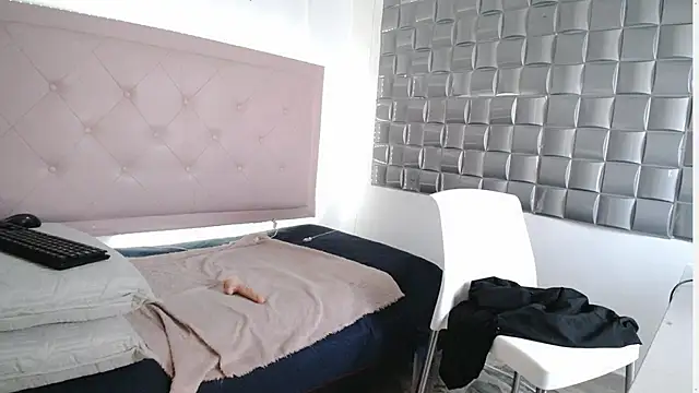 Dulce  Lovee online show from 7, 10, 2025