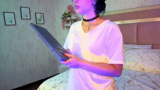 Snapshot of RobinBennett chatting on 16, 10, 2025 RobinBennett online show from 16, 10, 2025