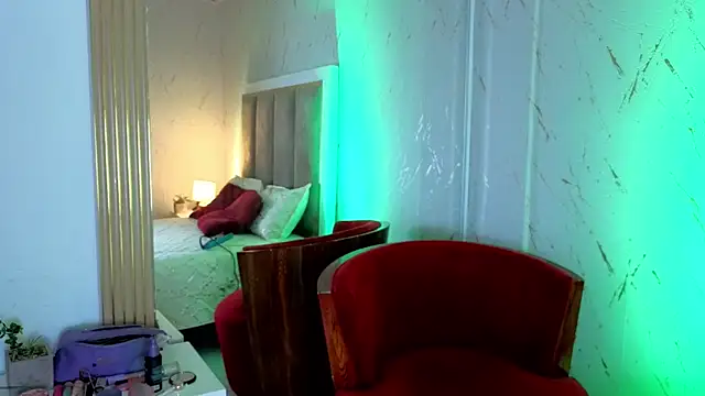 Snapshot of RobinBennett chatting on 6, 11, 2025 RobinBennett online show from 6, 11, 2025