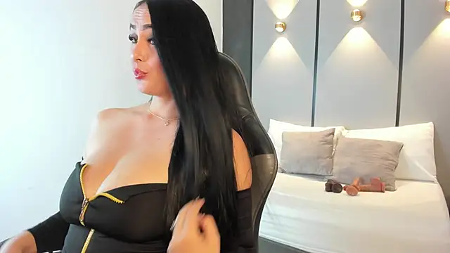 ashly moonn online show from 6, 3, 2026