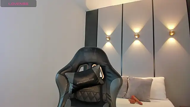 ashly moonn online show from 9, 2, 2026