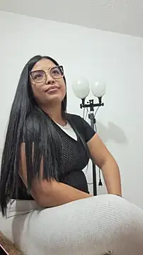 Snapshot of AnnieCollings chatting on 28, 10, 2025 AnnieCollings online show from 28, 10, 2025