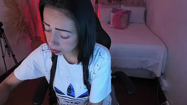 Mariam Lopez   online show from 23, 11, 2025