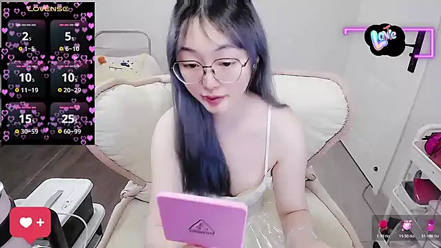 baby-yaya20 online show from 19, 12, 2025