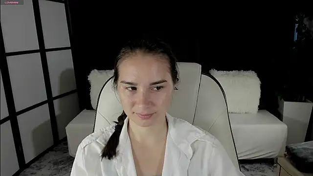 SeraphineClark online show from 25, 9, 2025