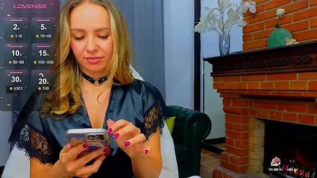 Hloya Mei online show from 16, 10, 2025