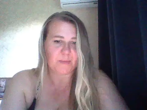Snapshot of Solinaa chatting on 4, 7, 2026 Solinaa online show from 4, 7, 2026