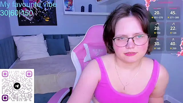 Snapshot of Mila__Cutee chatting on 19, 10, 2025 Mila Cutee online show from 19, 10, 2025