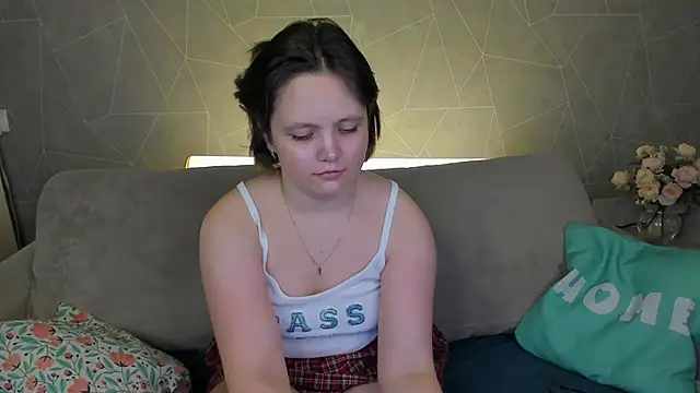 Snapshot of Mila__Cutee chatting on 9, 11, 2025 Mila Cutee online show from 9, 11, 2025