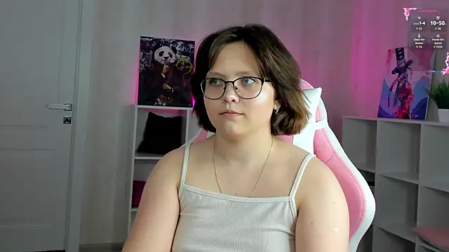 Snapshot of Mila__Cutee chatting on 5, 11, 2025 Mila Cutee online show from 5, 11, 2025