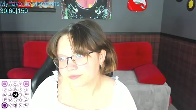 Snapshot of Mila__Cutee chatting on 18, 10, 2025 Mila Cutee online show from 18, 10, 2025