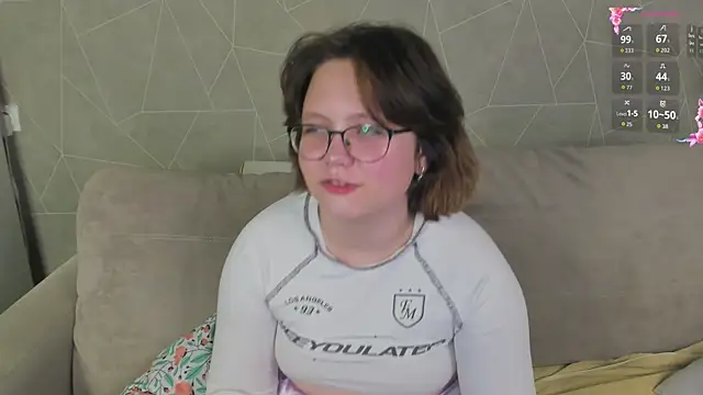 Snapshot of Mila__Cutee chatting on 11, 11, 2025 Mila Cutee online show from 11, 11, 2025