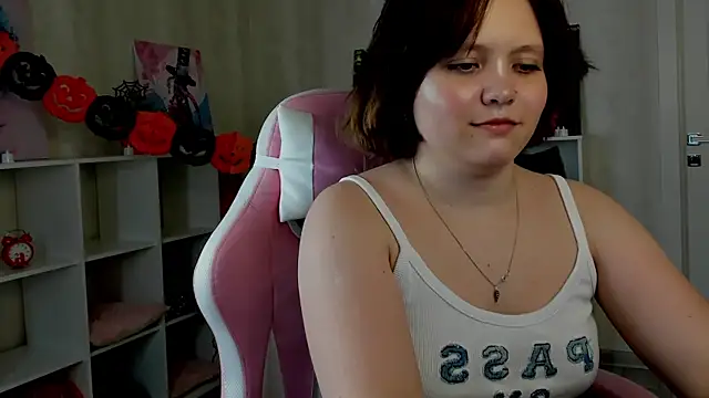 Snapshot of Mila__Cutee chatting on 2, 11, 2025 Mila Cutee online show from 2, 11, 2025