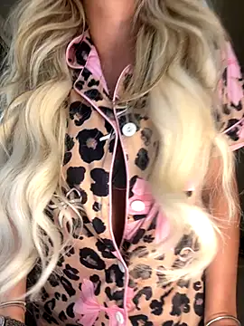 BlondeBetty online show from 14, 10, 2025