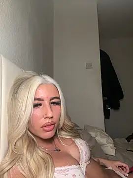 BlondeBetty online show from 3, 12, 2025