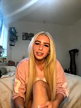 BlondeBetty online show from 25, 9, 2025