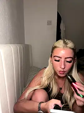 BlondeBetty online show from 17, 12, 2025