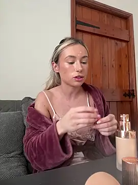 SexySaraxxoo online show from 24, 2, 2026