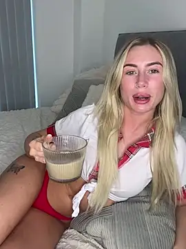 SexySaraxxoo online show from 7, 3, 2026