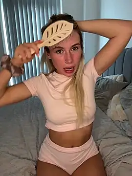 SexySaraxxoo online show from 10, 4, 2026