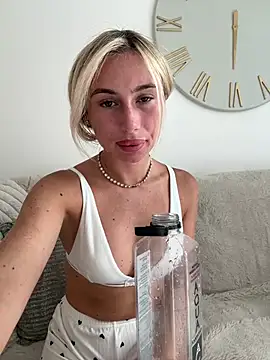 SexySaraxxoo online show from 19, 6, 2026