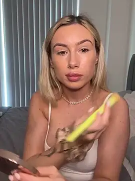 SexySaraxxoo online show from 10, 2, 2026