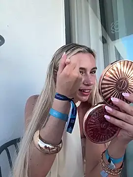 SexySaraxxoo online show from 12, 6, 2026