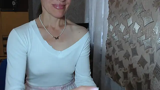 Snapshot of Two_Sisters chatting on 16, 9, 2025 Two Sisters online show from 16, 9, 2025