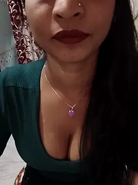 Itz Mayra  online show from 13, 11, 2025