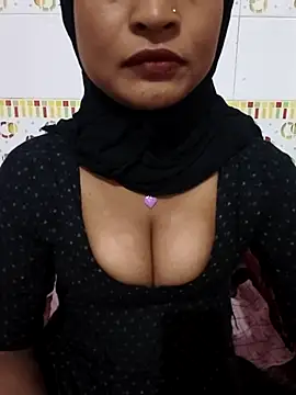 Itz Mayra  online show from 25, 11, 2025