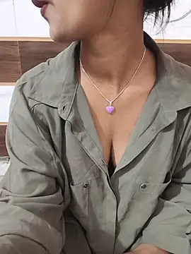 Itz Mayra  online show from 9, 11, 2025