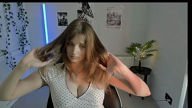 Snapshot of NeyliDream chatting on 4, 7, 2026 NeyliDream online show from 4, 7, 2026