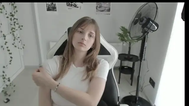 Snapshot of NeyliDream chatting on 12, 6, 2026 NeyliDream online show from 12, 6, 2026