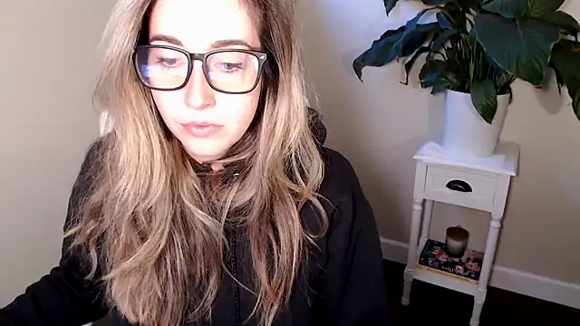 Snapshot of SuggestiveBehavior chatting on 10, 10, 2025 SuggestiveBehavior online show from 10, 10, 2025