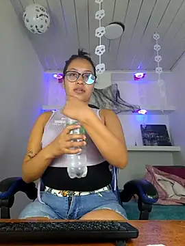 susan mooree online show from 31, 10, 2025