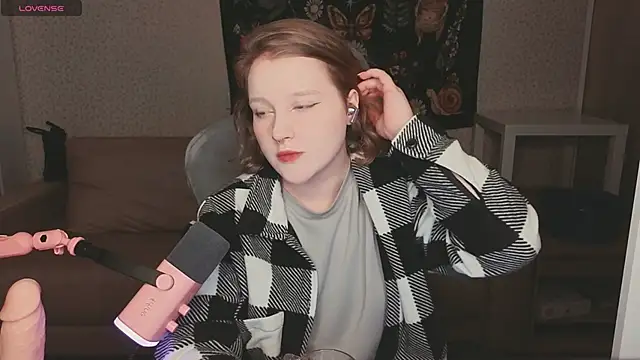 Snapshot of OliviaBlade chatting on 5, 12, 2025 OliviaBlade online show from 5, 12, 2025