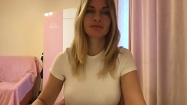 Snapshot of KarelliaStar chatting on 5, 5, 2026 KarelliaStar online show from 5, 5, 2026
