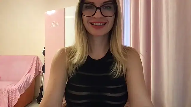 Snapshot of KarelliaStar chatting on 13, 5, 2026 KarelliaStar online show from 13, 5, 2026