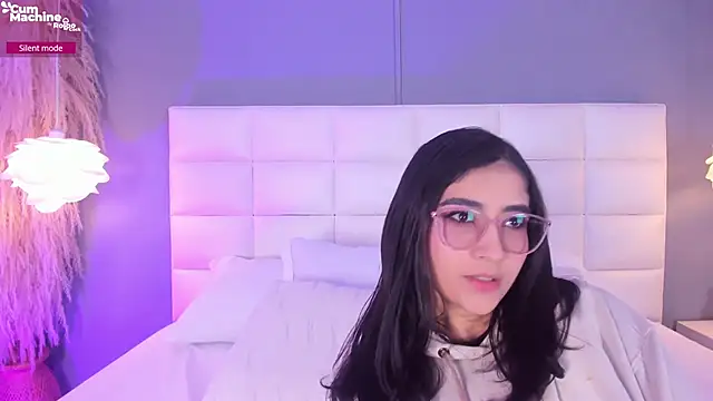 LunaBloomn online show from 18, 4, 2026