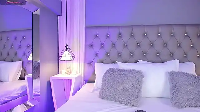 LunaBloomn online show from 9, 1, 2026