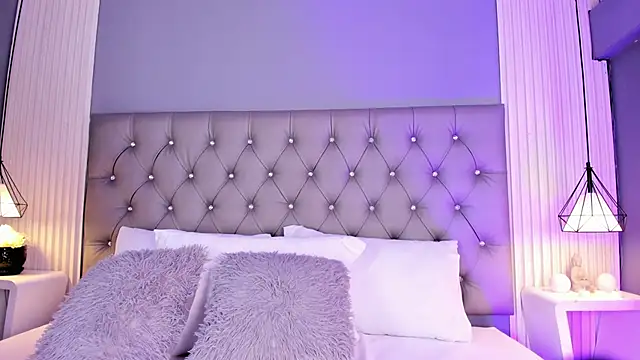 LunaBloomn online show from 4, 4, 2026