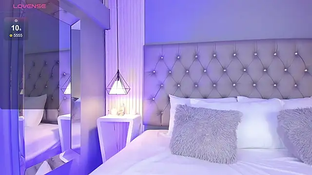 LunaBloomn online show from 7, 1, 2026