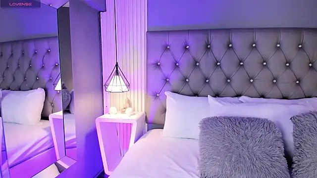 LunaBloomn online show from 13, 2, 2026