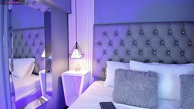 LunaBloomn online show from 10, 1, 2026