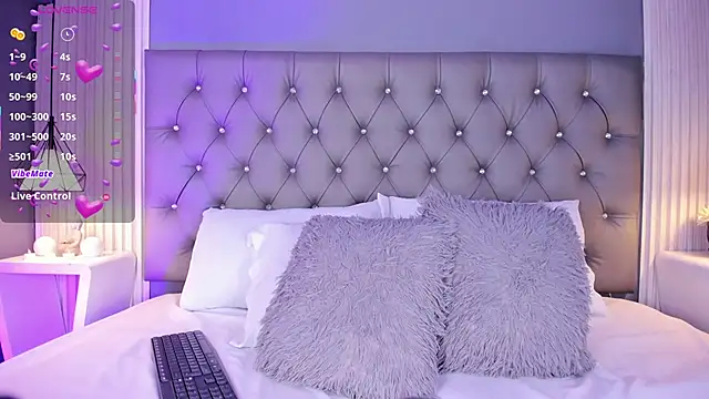 LunaBloomn online show from 11, 4, 2026