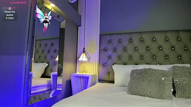 LunaBloomn online show from 12, 11, 2025