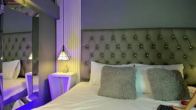 LunaBloomn online show from 28, 10, 2025