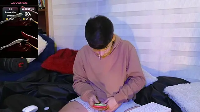 tightncuteass online show from 22, 4, 2026