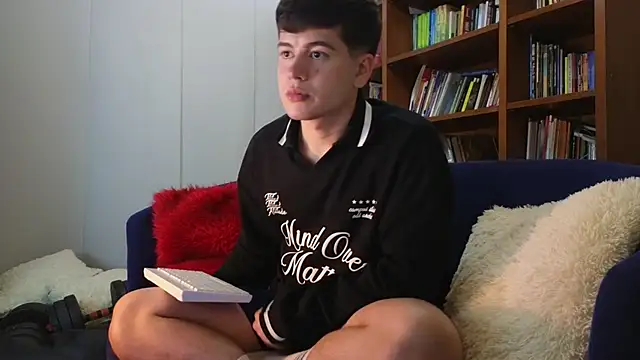 tightncuteass online show from 15, 4, 2026