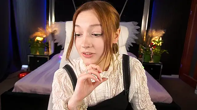 Snapshot of FoxyMayy chatting on 4, 6, 2026 FoxyMayy online show from 4, 6, 2026